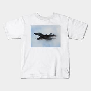 F/A-18F Super Hornet High-speed vapor pass 2 Kids T-Shirt
